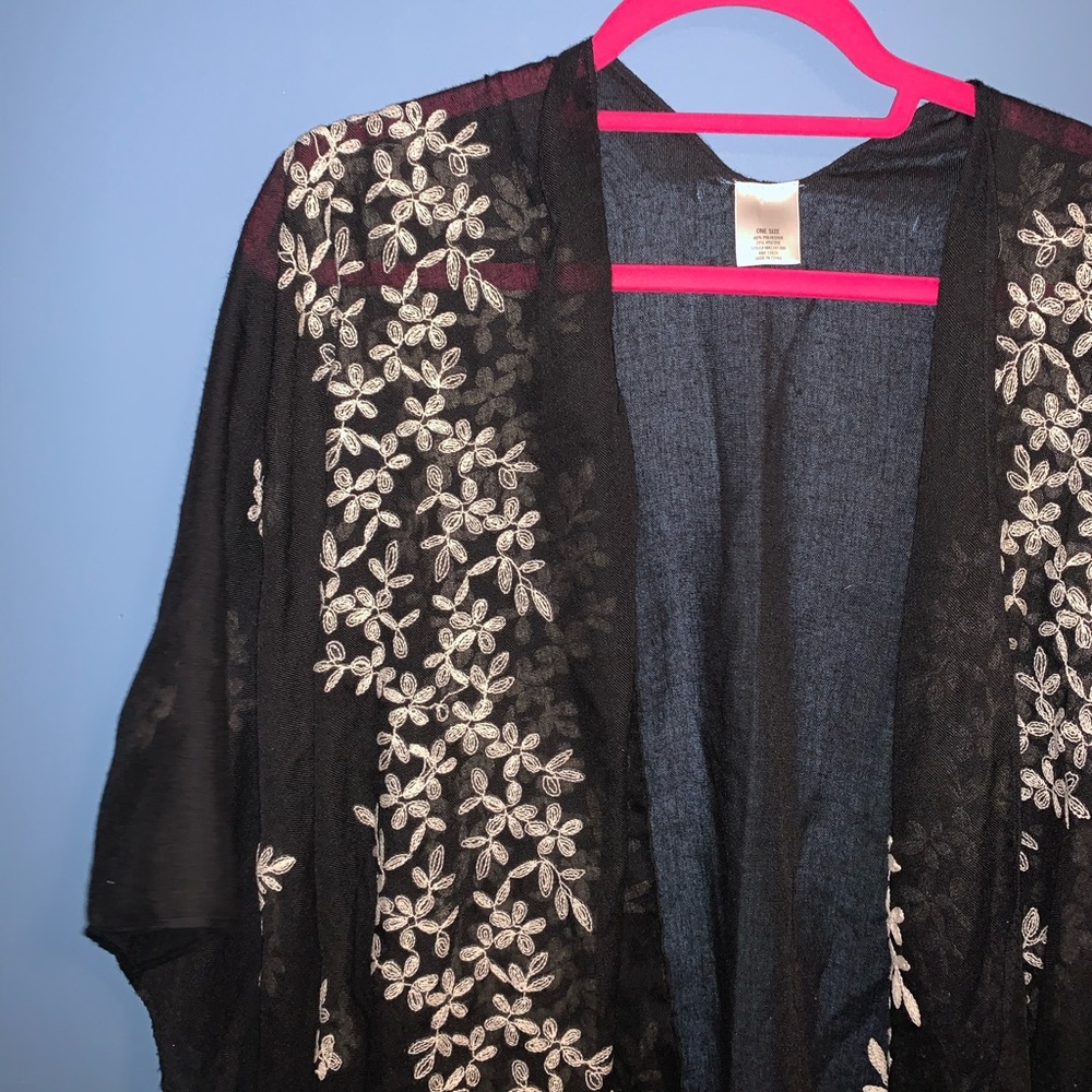 Black & off white floral kimono!